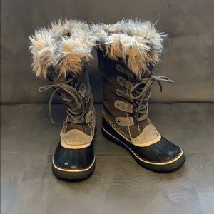 SOREL excellent condition snow boots